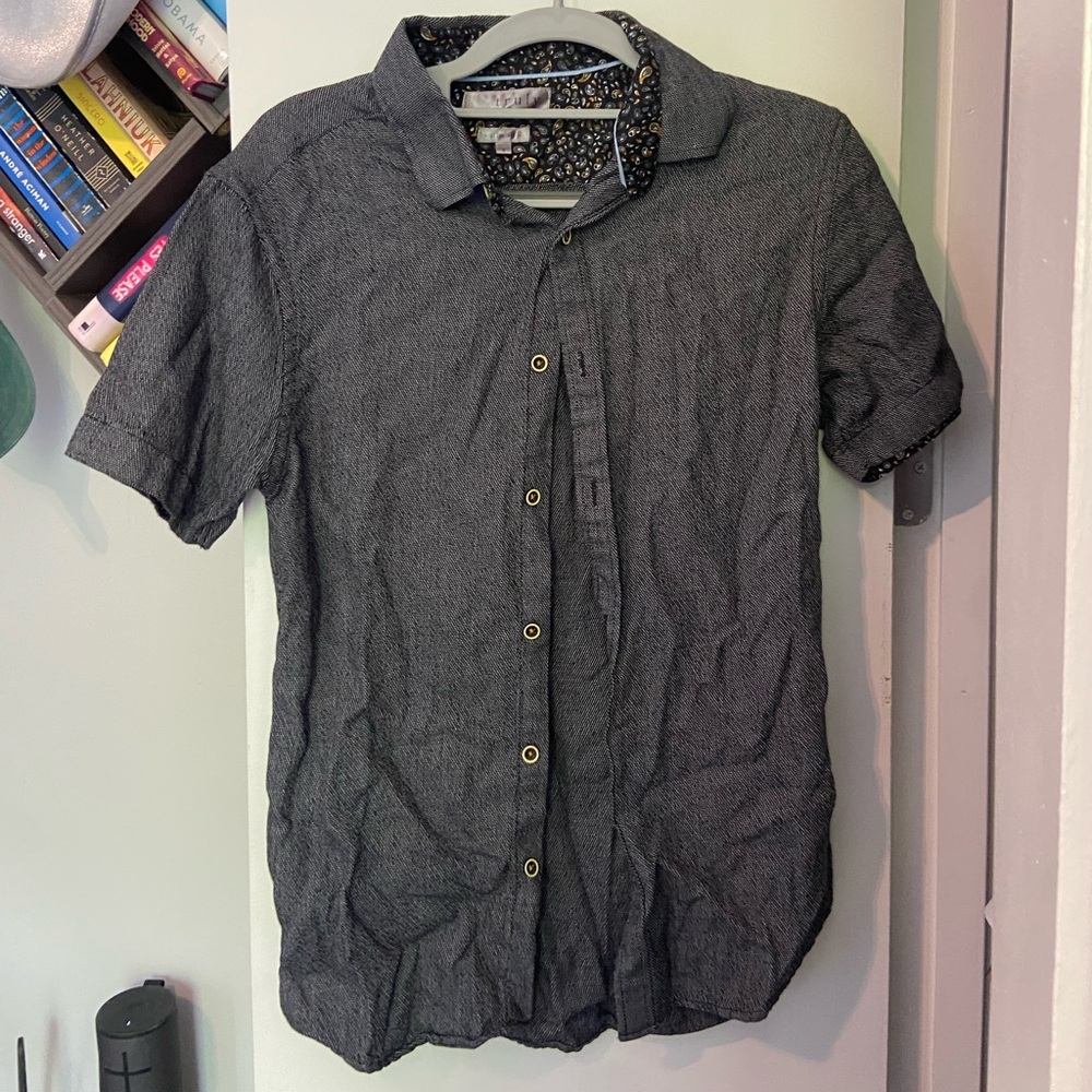 S grey short sleeve